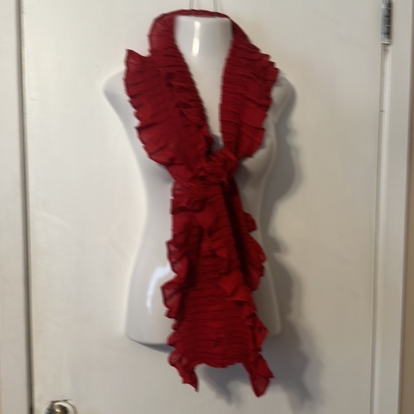 THE LIMITED RED SCARF - Picture 1 of 7